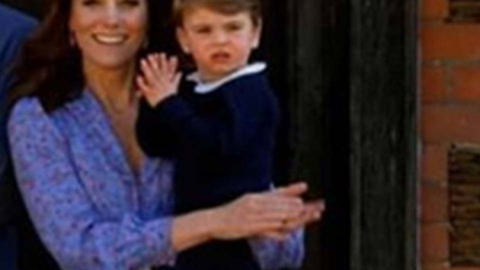 Принц Луи копие на майка си (Малчуганът одра кожата на Кейт - Нови снимки)