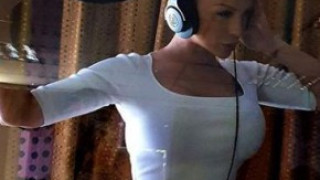 Емануела мъсти на Елвиса за изневярата с песен (Вижте как го унижава с новото си парче)
