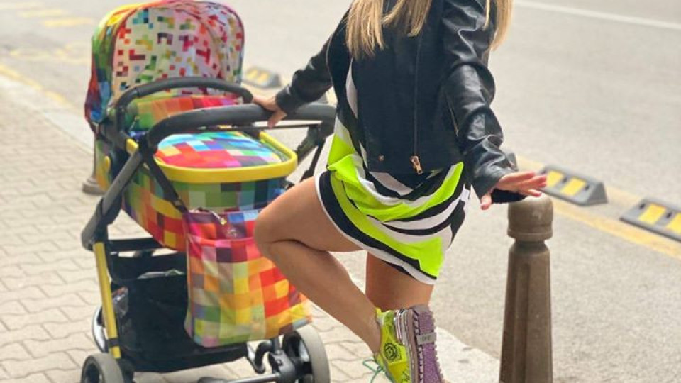Лора Караджова вози бебето в количка за 2 бона (Певицата глези Матео като принц - Фото)