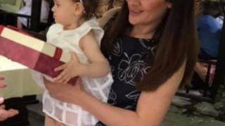 Щерката на Мариана Попова копие на баща си (Снимки от кръщенето на сладураната)