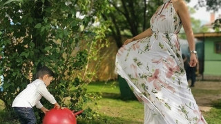 Мария Илиева показа порасналия си син (Вижте как се забавляват с малкия Александър - Фото)