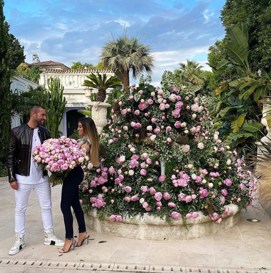 Филип Плейн изненада с уникално парти годеницата си за ЧРД (Вижте как я глези - Снимки) - Снимка 3