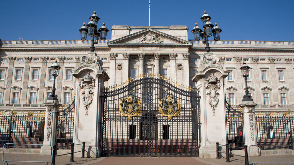 Бъкингамският дворец е изправен пред поредния грандиозен скандал