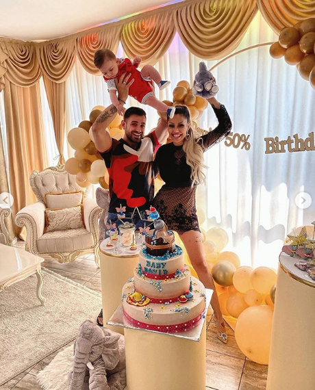 Синът на Джулиана Гани със златен купон за 6 месеца (Вижте пищното парти, което спретна моделката - Снимки)