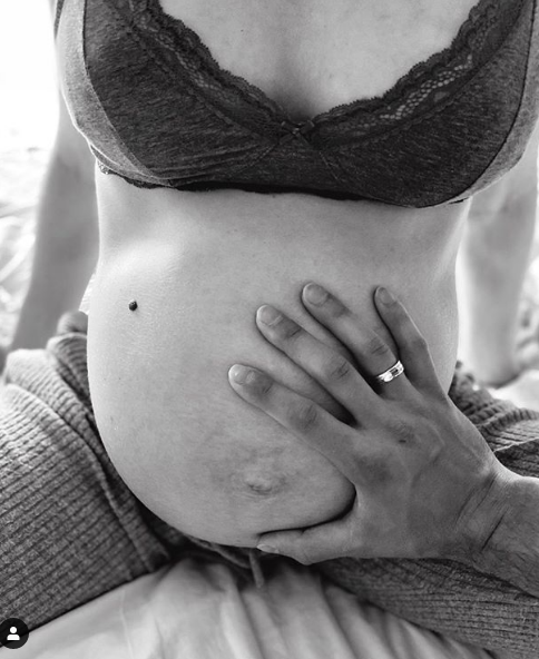 Бременната Нанси Карабойчева сияе в 9-ия месец (Вижте я дни преди да роди – Снимки) - Снимка 4
