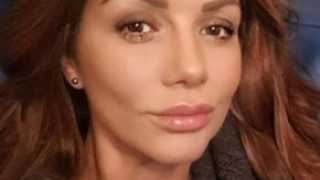 Кали заряза децата, замина на море с новия си (С 15 години по-младия Анастас вече не крият връзката си)