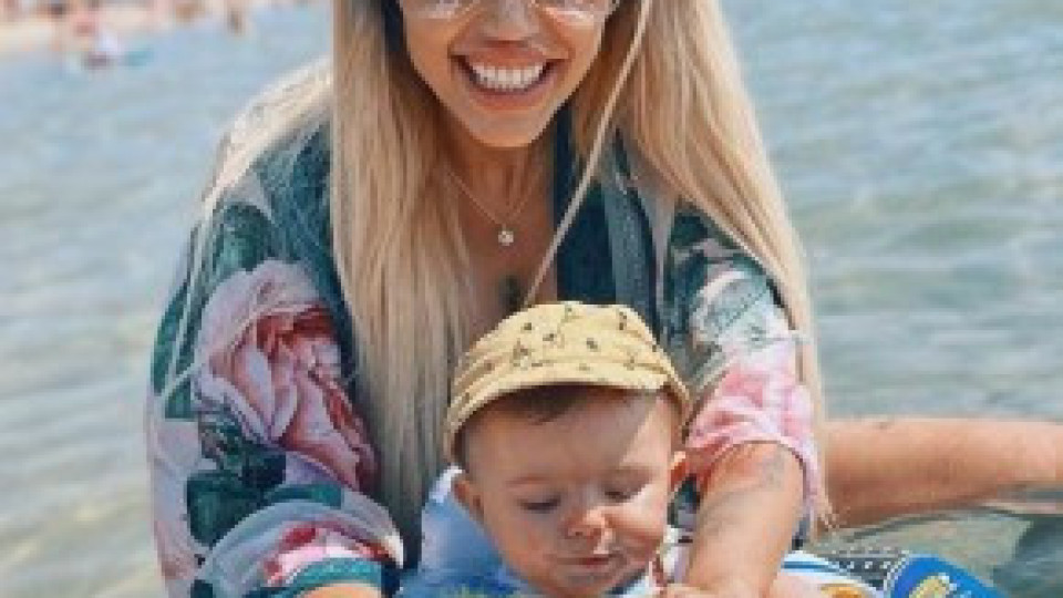 Джулиана Гани заведе бебето на море (Вижте как се забавляват със 7-месечния Давид - Снимки)