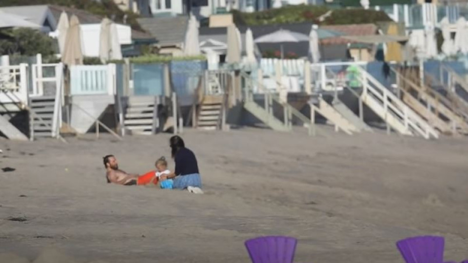 Каква Ирина?! Брадли Купър заби Дженифър Гарнър (Вижте как флиртуват на плажа + Снимки)