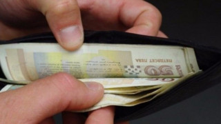 Скок на заплатите и по време на кризата у нас