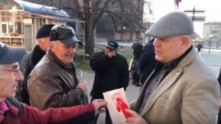 Иван Гешев честити на всички големия празник днес!