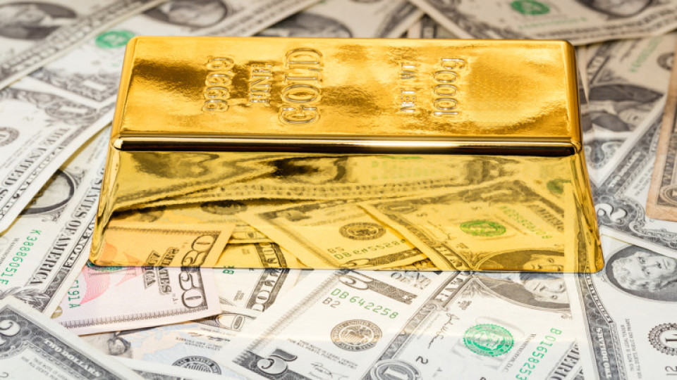 Доларът отслабва: Как се отразява това на златото?