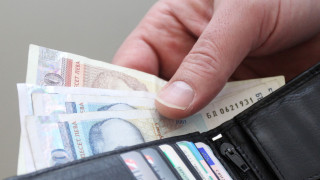 Предлагат отпадане на данъците за хората, които работят на минимална заплата