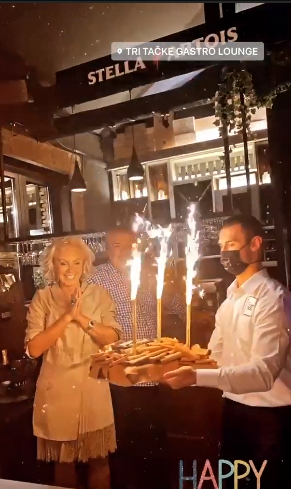 Лепа Брена с баровски юбилей за 60-ия си рожден ден (Вижте снимки от партито) - Снимка 3