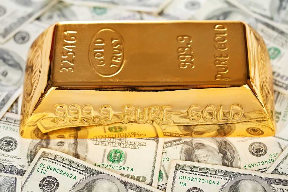 Златото се вдига на фона на падащия долар
