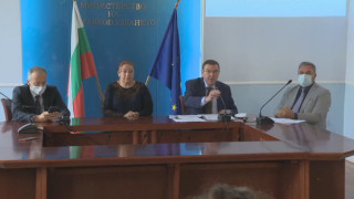 Огромен брой заразени у нас: Готвят нови мерки срещу пандемията!
