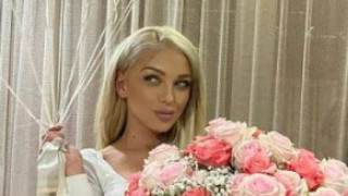 Емануела показа големия си син навръх рождения си ден (Вижте как посрещна празника си - Снимки)