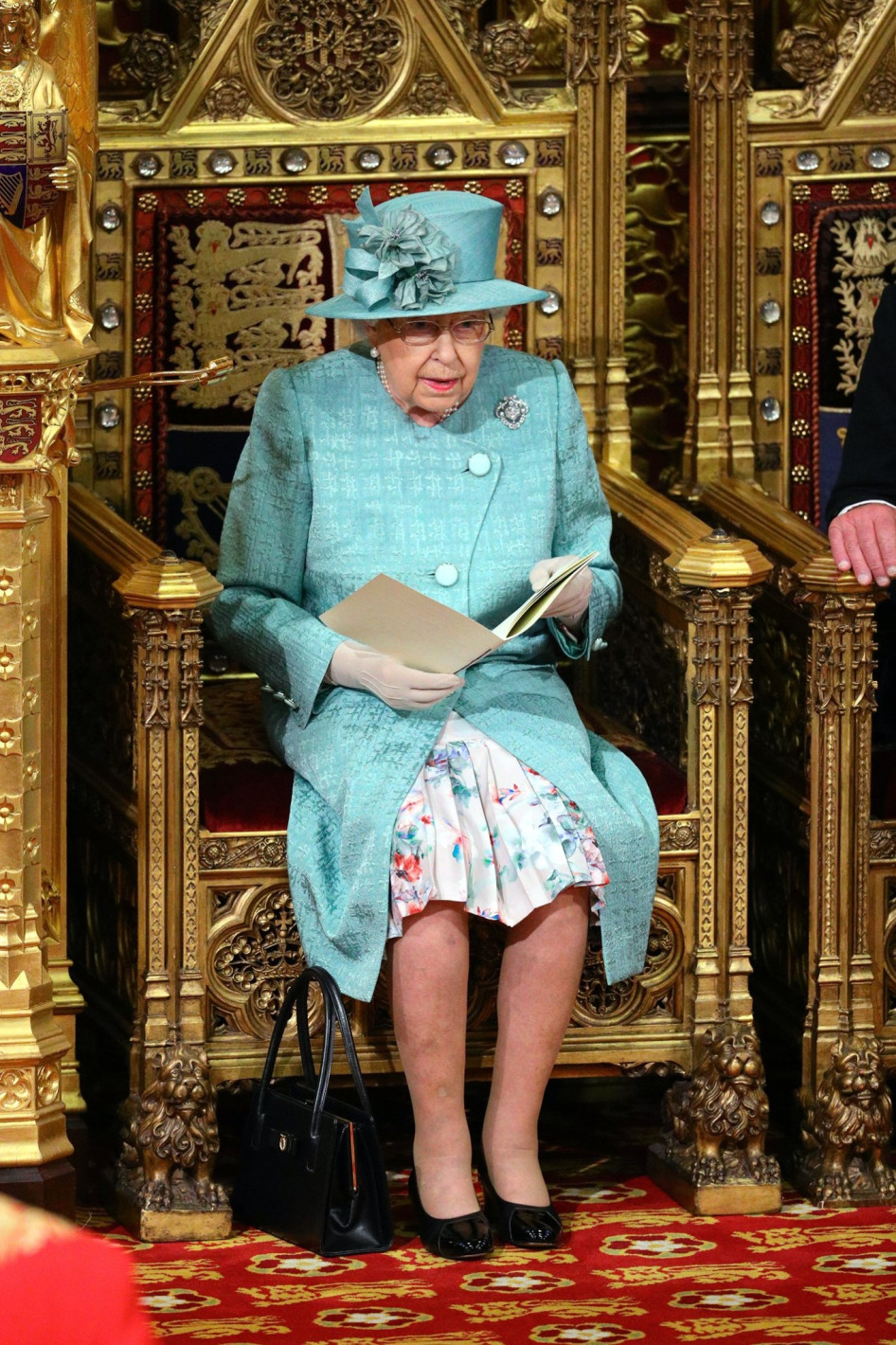 Кралица Елизабет крие близките си от общественото внимание