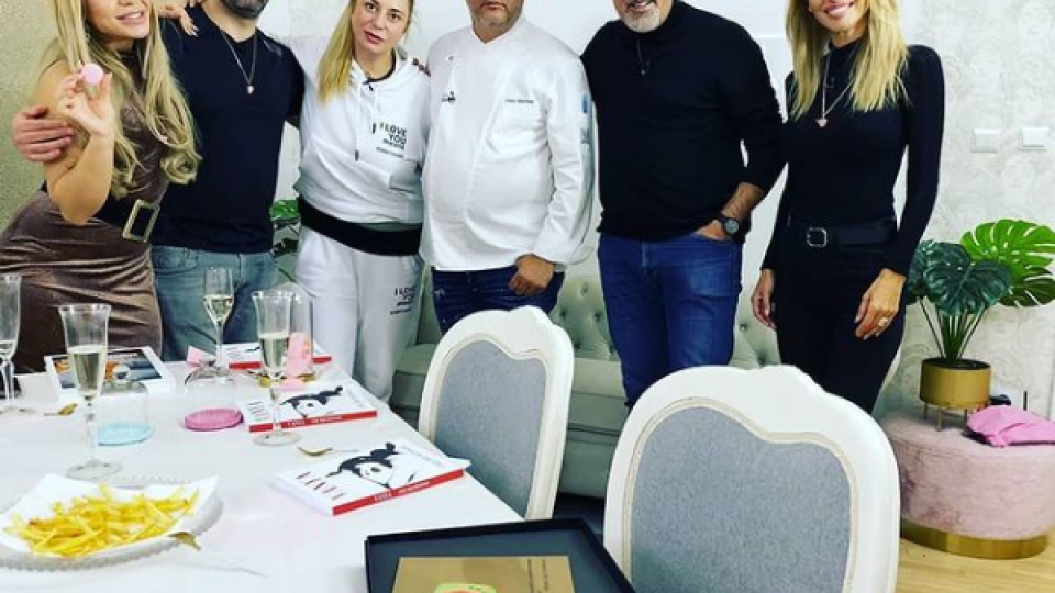 Ваня Щерева лъсна с огромни паласки и корем в Черешката (Вижте как крие килограмите си с безформени дрехи – Снимки)