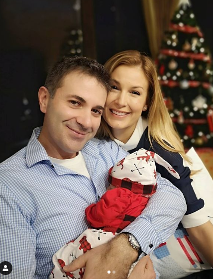 Навръх Рождество! Николета Маданска и Венелин Петков показаха сина си (Снимки)