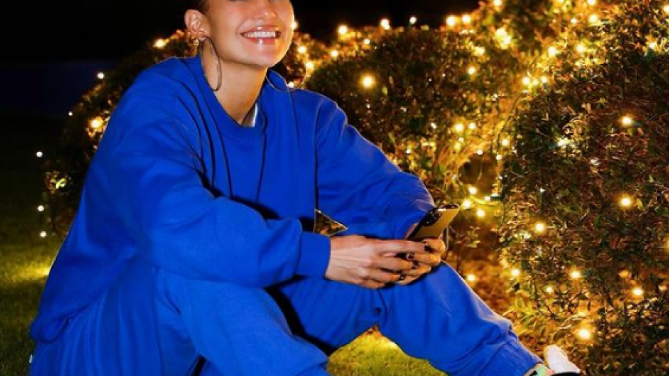 Джей Ло лъсна с целулит и трътлести крака (Вижте как се ошишка по празниците - Снимки)