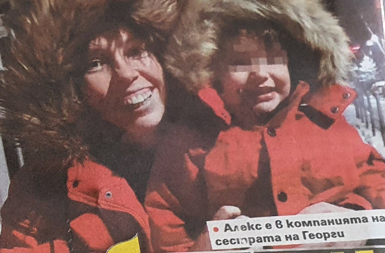 Синът на Мария Илиева при баща си по празниците (Вижте как гушка сестричката си – Снимки) - Снимка 2
