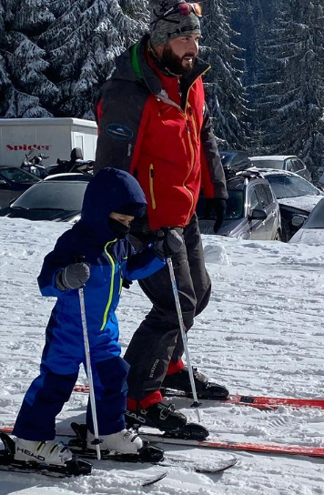 Синът на Джена кара ски навръх Атанасовден (Вижте как фамилията отбеляза празника) - Снимка 2