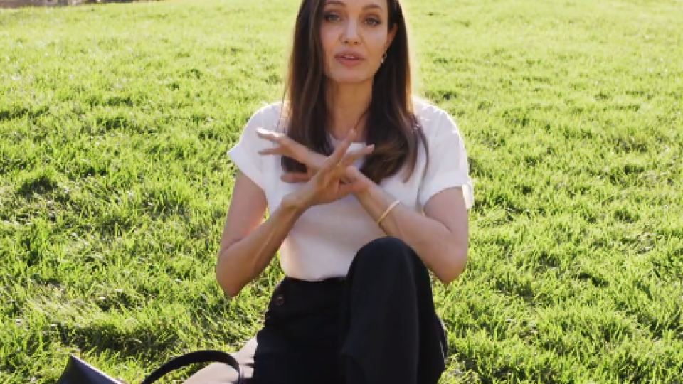 Анджелина Джоли след развода: Не съм добра майка! (Изповедта  на актрисата + Снимки от дома й)