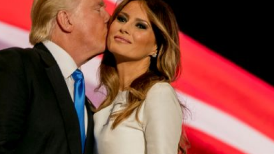 Мелания и Доналд Тръмп с първа публична поява след Белия дом (Вижте ги заедно на Св Валентин – Снимки)