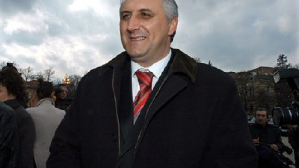Скандал! Източилият Резерва Мехмед Дикме отново се точи за политиката