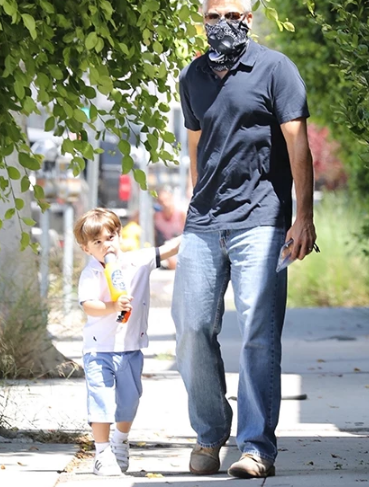 Джордж Клуни: Уча децата на щуротии! (Близнаците дразнят майка си с дяволии – Подробности)