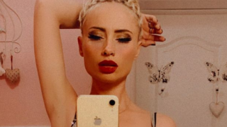 Алекс Енева на семейна почивка в Египет (Снахата на Маги изуми с яко тяло – Снимки)