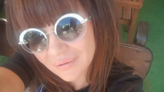 Майката на Мария се фука с чанта за 3 бона (Леля Данче по нищо не отстъпва на дъщеря си – Снимки)