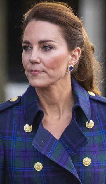 Кейт Мидълтън съвсем се стопи и се набръчка в лицето (Херцогинята изглежда като на 50 – Снимки) - Снимка 2