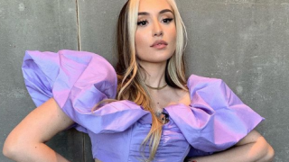 Дара Екимова като Пепеляшка на абитуриентския бал (Младата певица сияе в синьо – Снимка)