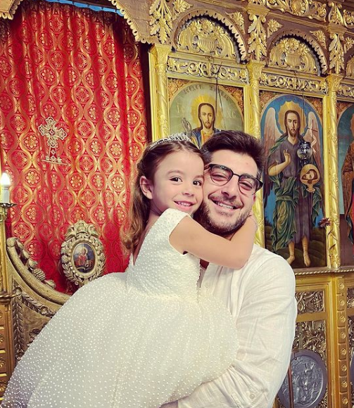 Сашо Кадиев кръсти 6-годишната си дъщеричка (Катя сияе в рокля на принцеса – Снимки) - Снимка 2
