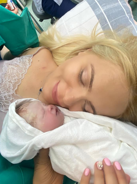 Вероника Стефанова стана майка на още едно момиченце (Вижте новородената й принцеса – Снимка)
