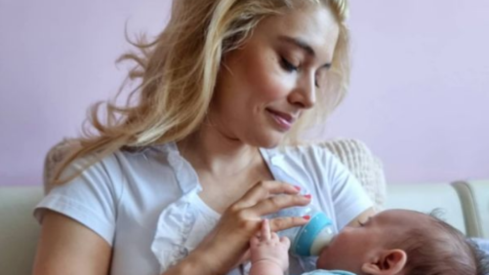 Близнаците на Ева Веселинова станаха на 3 месеца (Вижте какви сладури са Стефания и Борис – Снимка)