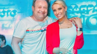 Рачков се обясни на Анита в Рим (Комикът води гаджето навсякъде със себе си)