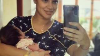 Мария Илиева не кърми новородената си дъщеричка