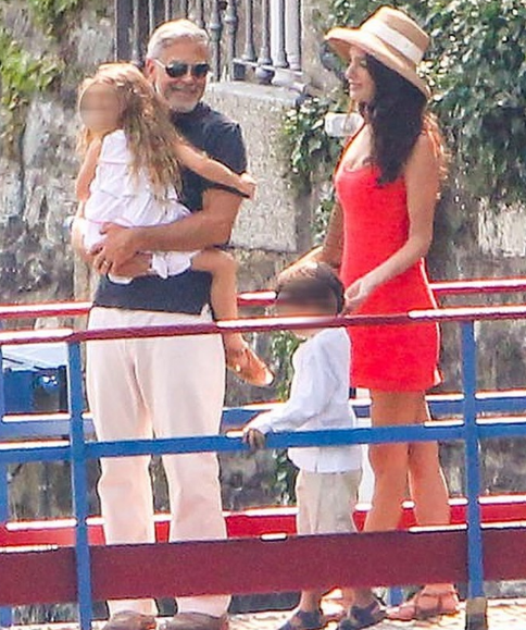 Папарашки удар! Джордж и Амал Клуни с децата на почивка в Италия (Вижте порасналите близнаци –Снимки)