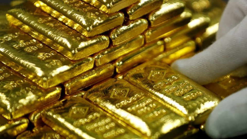 Каква е причината за спада в цената на златото?