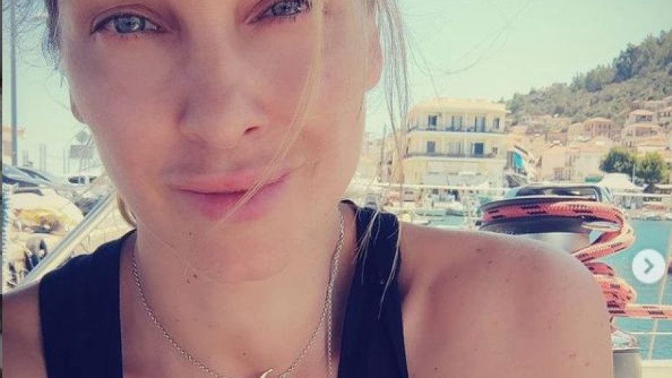 Алекс Раева и мъжът й едва не се удавили в Гърция това лято (Певицата написала прощално писмо до дъщеря си - Всичко за ужаса)