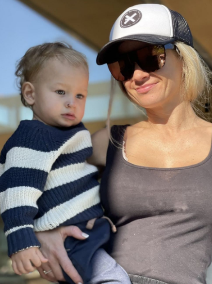 Синът на Лора Караджова й одра кожата (Вижте колко порасна Матео – Снимки)