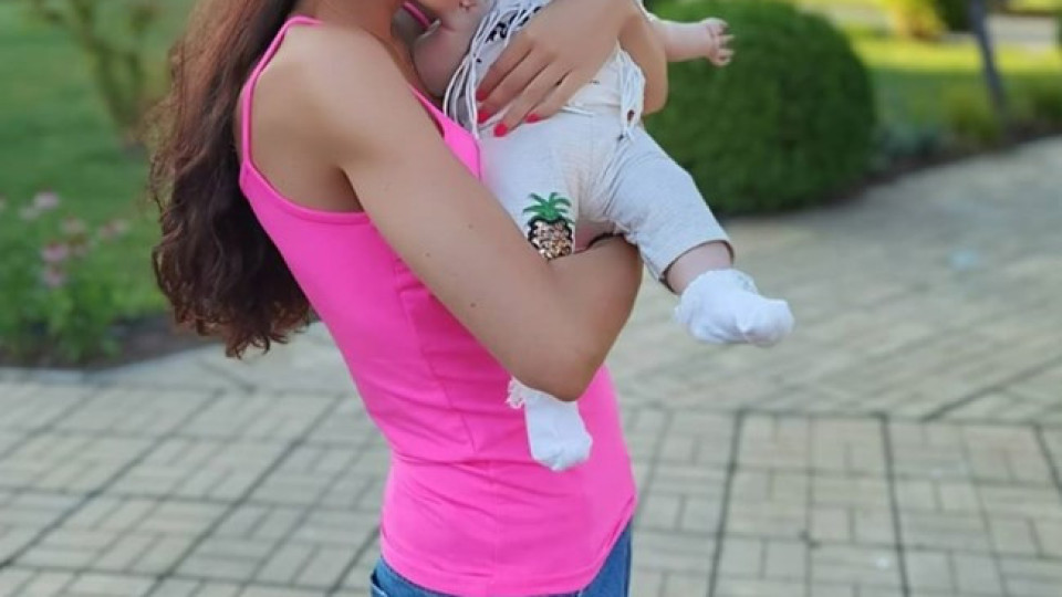 Славея Сиракова стана кожа и кости покрай грижите за бебето (Щерката на Илиана Раева на ръба на анорексията – Фото)