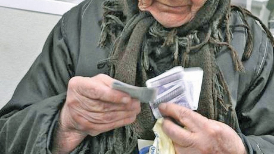 Колко пенсионери ще получават по-високи пенсии от Коледа? Колко пенсионери ще получават по-високи пенсии от Коледа?