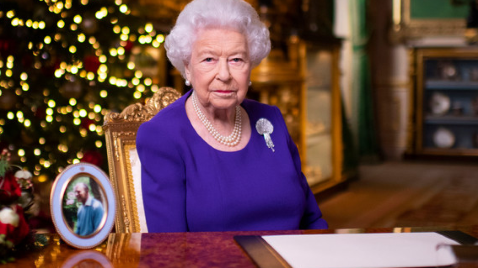 Елизабет II за Хари: Отрече се от корените си! (Коледната им картичка с Меган дълбоко разстрои кралицата)