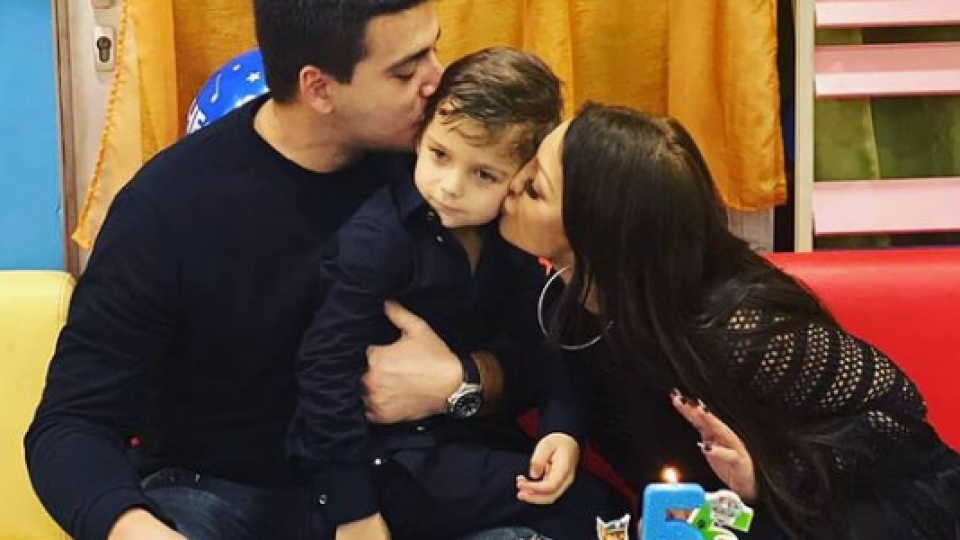 Димитър Динев отсвири рождения ден на сина си от Емануела (Малкият Мити със скромно парти – Снимки)