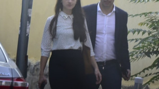 Роднините на Лена Бориславова вярват, че е любовница на премиера (Говорителката на Кирил Петков в истерия от слуховете за аферата им)
