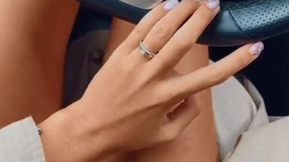 Първо в Kliuki.net: Виктория Капитонова се похвали с годежен пръстен! Каза „Да“ на скъперника (ФОТО)
