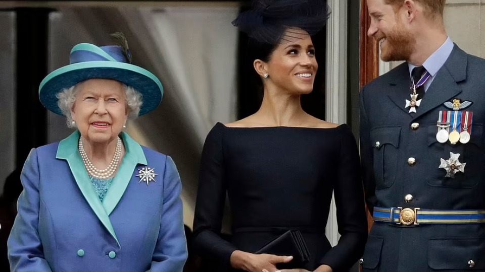 Кралица Елизабет II изхвърли Хари и Меган от официалното честване на юбилея си (Двойката със статут обикновени гости)